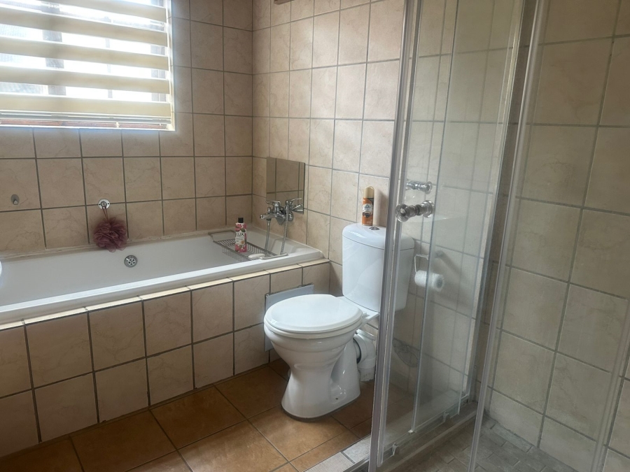 2 Bedroom Property for Sale in Waterval East North West